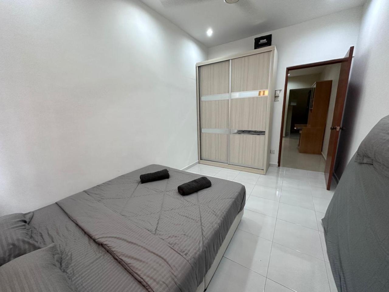 Holiday home Desa Tebrau 1 Near Ikea Toppen Peikin Long Sing Helixuan Restaurant