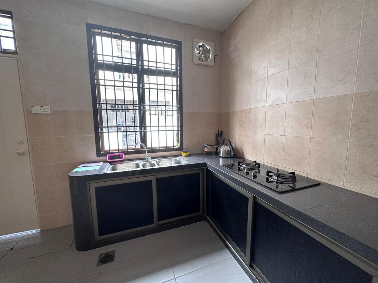 Holiday home Desa Tebrau 1 Near Ikea Toppen Peikin Long Sing Helixuan Restaurant Johor Bahru