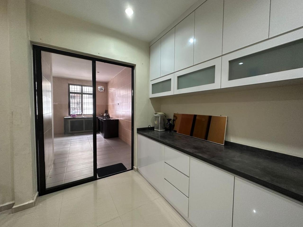 Holiday home Desa Tebrau 1 Near Ikea Toppen Peikin Long Sing Helixuan Restaurant