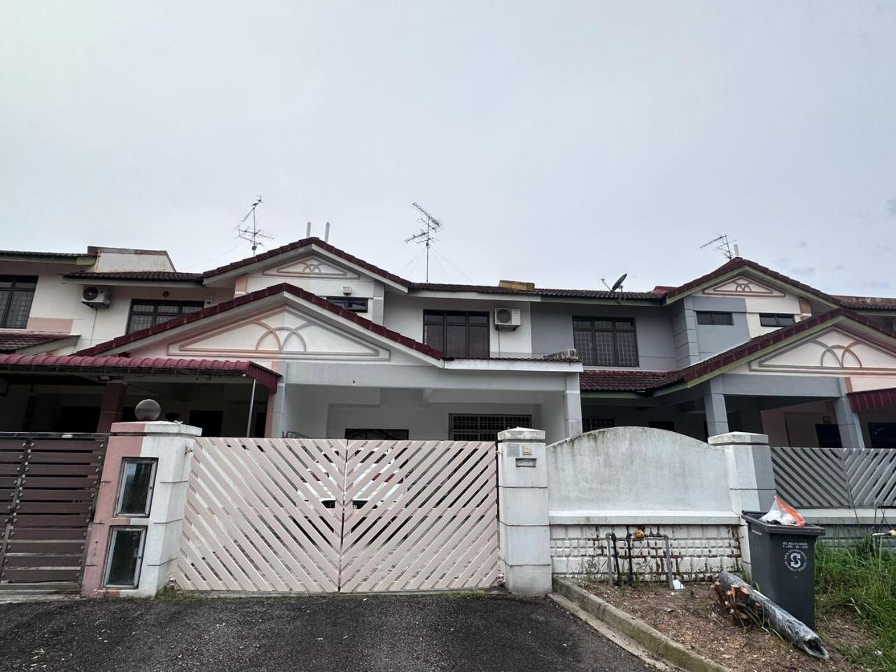Holiday home Desa Tebrau 1 Near Ikea Toppen Peikin Long Sing Helixuan Restaurant *